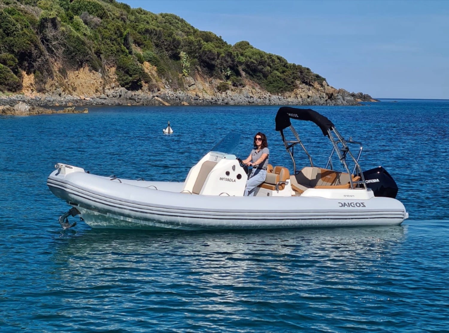 Zodiac Medline 6.80 — bateau avec permis en location chez Marinaloc à Propriano, Corse-du-Sud