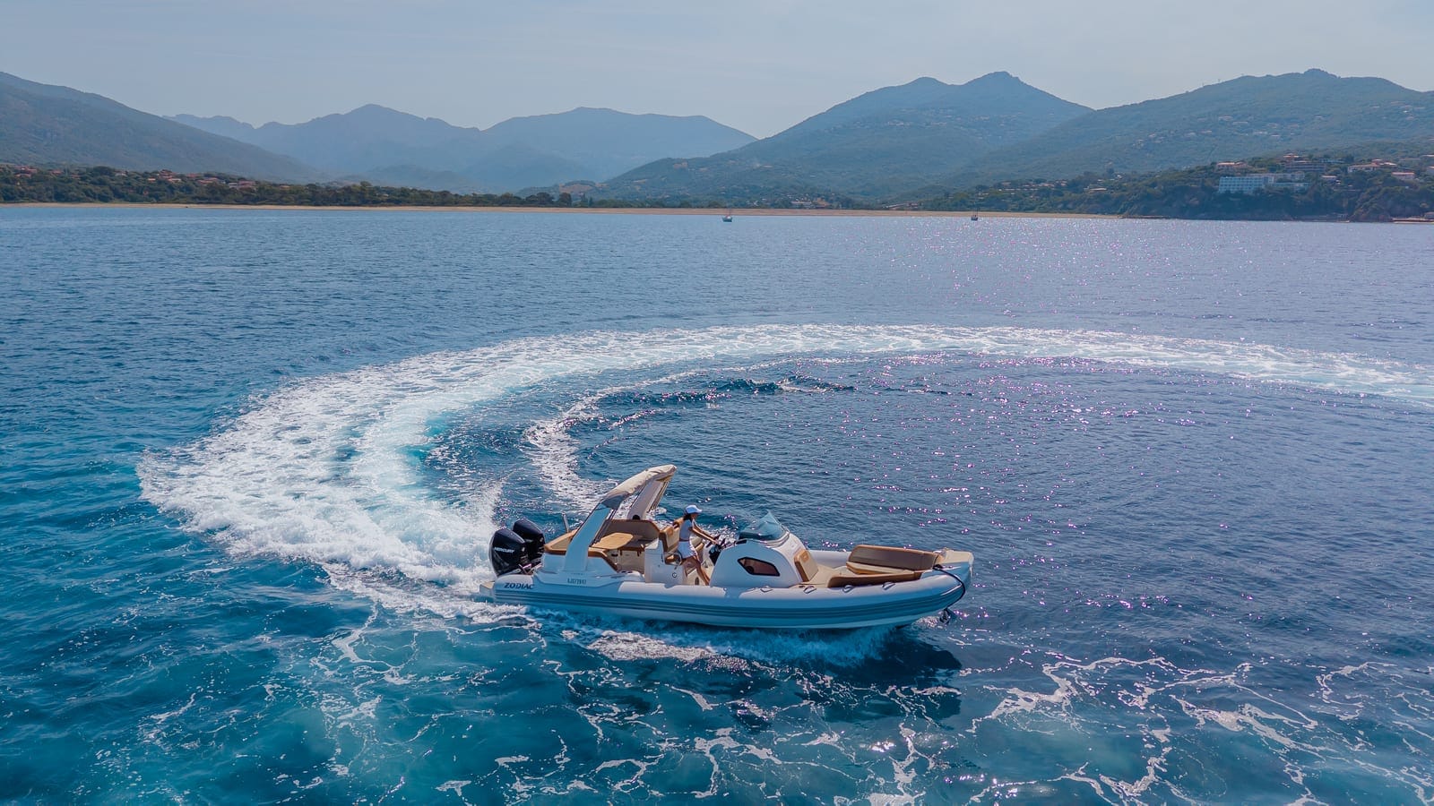 Zodiac Medline 9 — bateau avec permis en location chez Marinaloc à Propriano, Corse-du-Sud