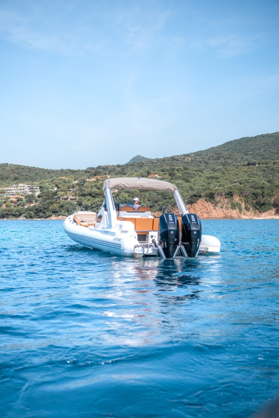 Paysage marin de la Corse-du-Sud vu depuis un bateau Marinaloc
