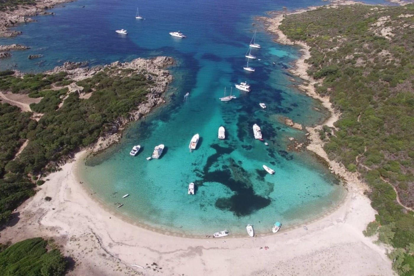 Plage turquoise de Roccapina au sud de Propriano, Corse-du-Sud